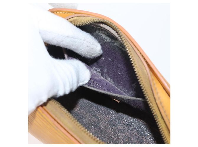 LOUIS VUITTON Pochette Dauphine PM Epi Gialla M48449 LV Auth 172428 Giallo - vista 11