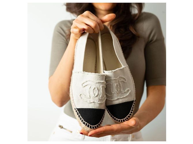 Timeless Chanel Espadrilla piatta in cotone con pattina e punta cap 40 Nero & Bianco - vista 2
