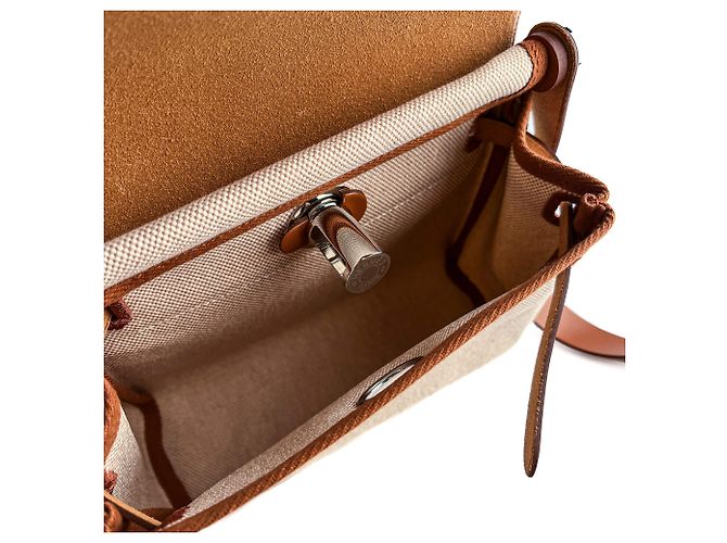 Hermès Herbag Mini Vache Hunter in pelle incrociata beige - vista 12