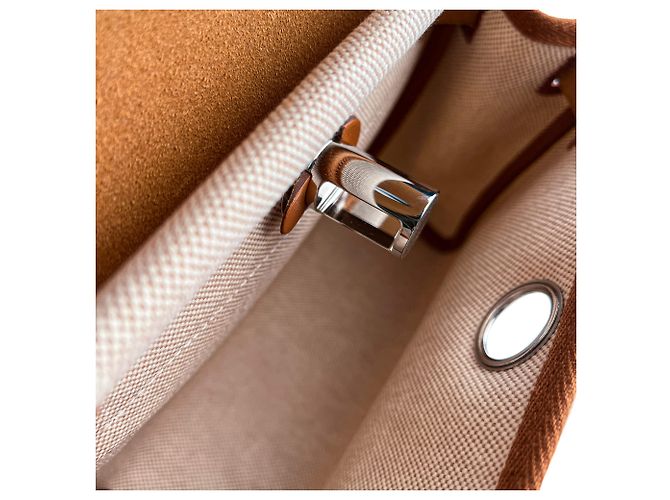 Hermès Herbag Mini Vache Hunter in pelle incrociata beige - vista 13