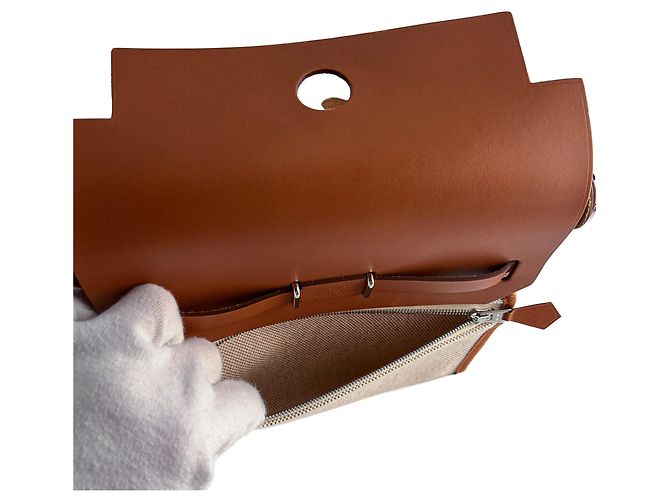 Hermès Herbag Mini Vache Hunter in pelle incrociata beige - vista 14