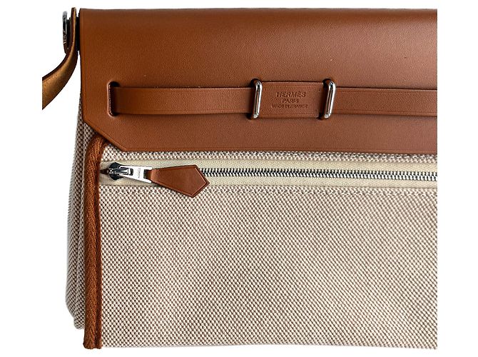 Hermès Herbag Mini Vache Hunter in pelle incrociata beige - vista 16