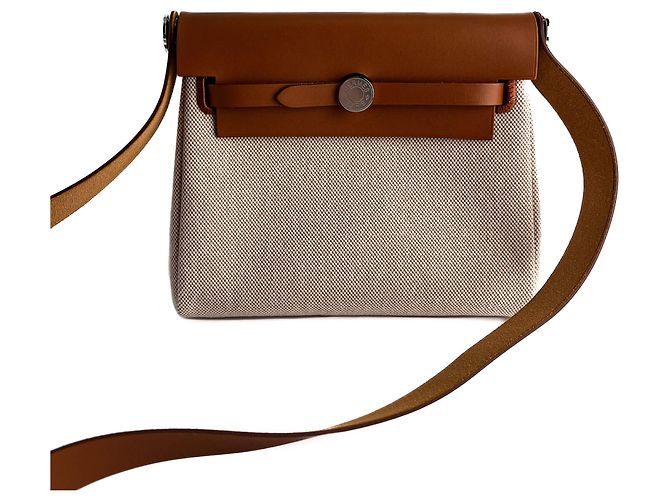 Hermès Herbag Mini Vache Hunter in pelle incrociata beige - vista 4