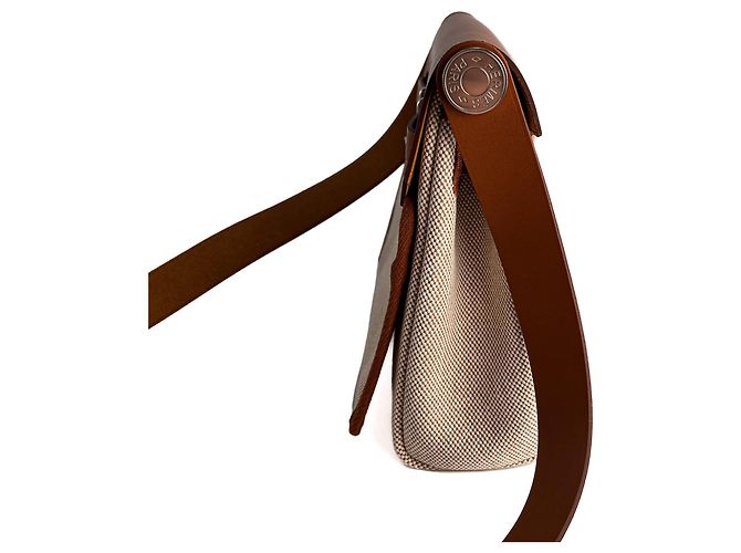 Hermès Herbag Mini Vache Hunter in pelle incrociata beige - vista 6