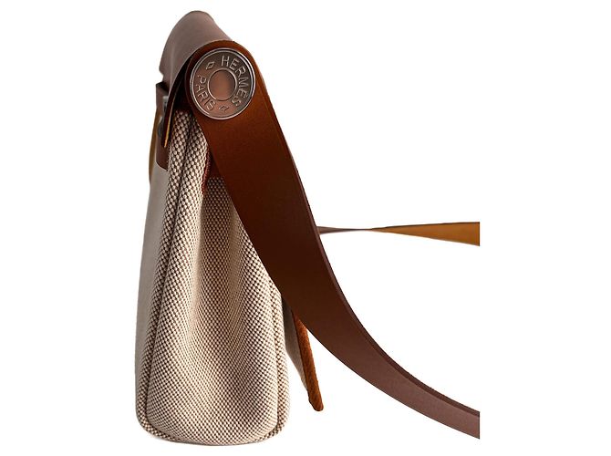 Hermès Herbag Mini Vache Hunter in pelle incrociata beige - vista 8