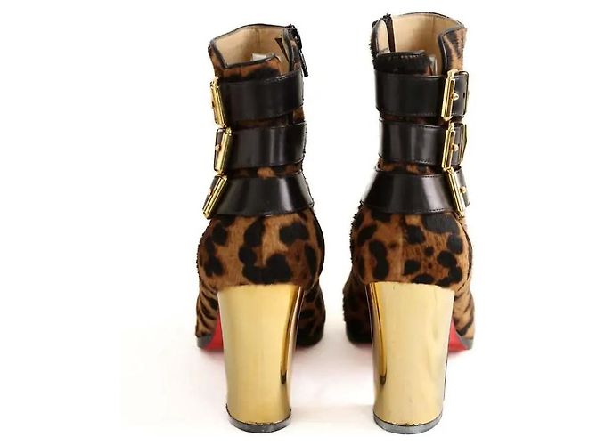 Christian Louboutin Botas de couro marrom com fivelas - vista 2