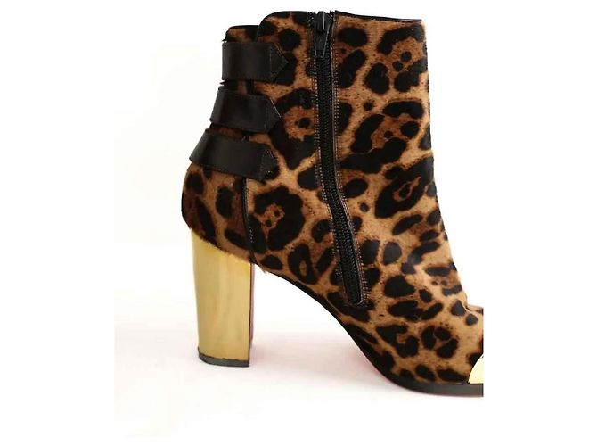 Christian Louboutin Botas de couro marrom com fivelas - vista 4