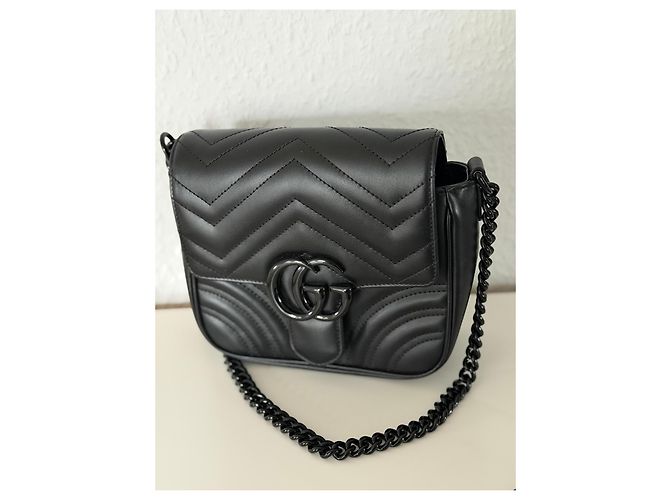 Borsa a Spalla in Pelle GG Marmont di Gucci Nero - vista 4