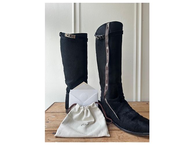 Botas altas de pelo de pony negro Hermès con herrajes de paladio - vista 2