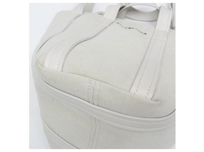 Borsa a spalla Balenciaga Everyday XS Nord-Sud Bianco sporco - vista 6