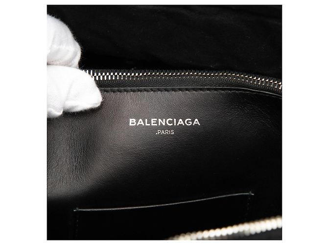 Blanket Bolsa quadrada média em couro de cordeiro acolchoado preto da Balenciaga - vista 5