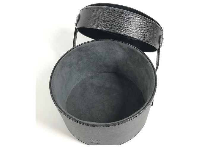 Borsa a mano in pelle Taiga Louis Vuitton Nero - vista 10