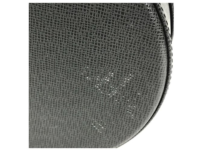 Borsa a mano in pelle Taiga Louis Vuitton Nero - vista 6