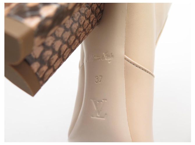 NUEVAS BOTAS LOUIS VUITTON SILUETA 37 TACONES DE PITÓN Crudo - vista 8