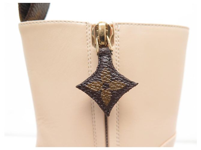 NUEVAS BOTAS LOUIS VUITTON SILUETA 37 TACONES DE PITÓN Crudo - vista 9