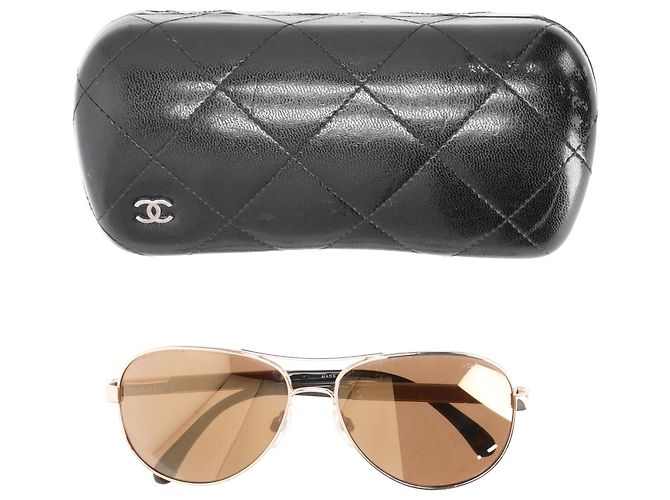 Timeless Chanel Pilot Sunglasses in Brown Metal Red - view 6