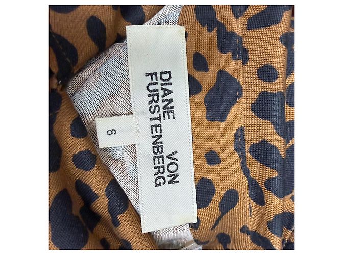 Vestido envolvente estampado en seda con estampado animal de Diane von Furstenberg - vista 4