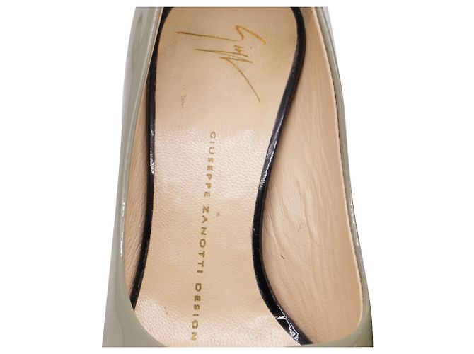 Giuseppe Zanotti Wedge Peep Toe Pumos in pelle verniciata verde - vista 7