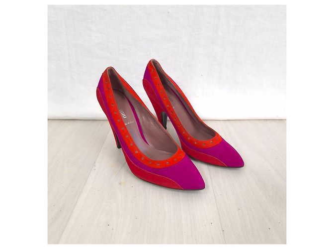 Miu Miu High Heels aus Wildleder Rot Dunkelviolett - Ansicht 2