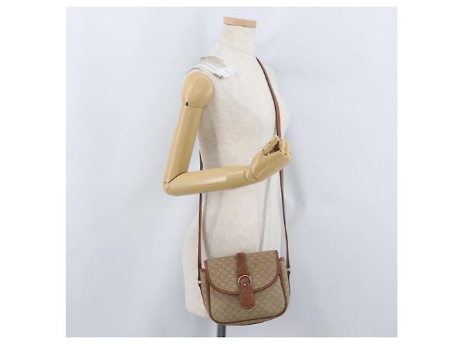 Céline Bolso de Hombro de Lona Macadam CELINE PVC Beige Oro Auth LNZ981 Dorado - vista 23