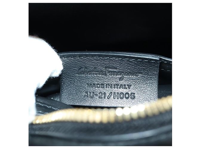 Borsa a vita Gancini in pelle nera e oro Auth ARZ136V di Salvatore Ferragamo - vista 11