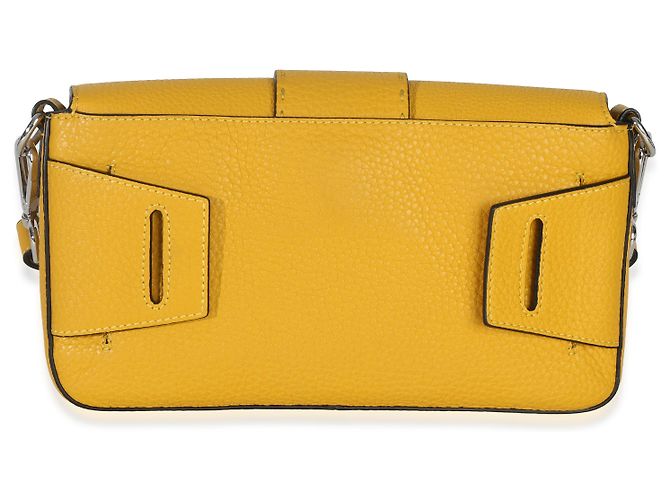 Borsa Baguette Selleria in Cuoio Romano Giallo di Fendi - vista 2