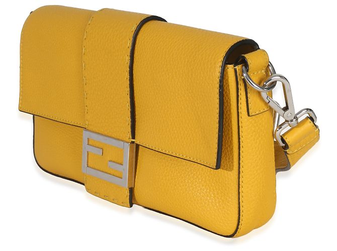 Borsa Baguette Selleria in Cuoio Romano Giallo di Fendi - vista 3