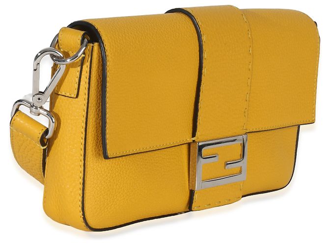 Borsa Baguette Selleria in Cuoio Romano Giallo di Fendi - vista 4
