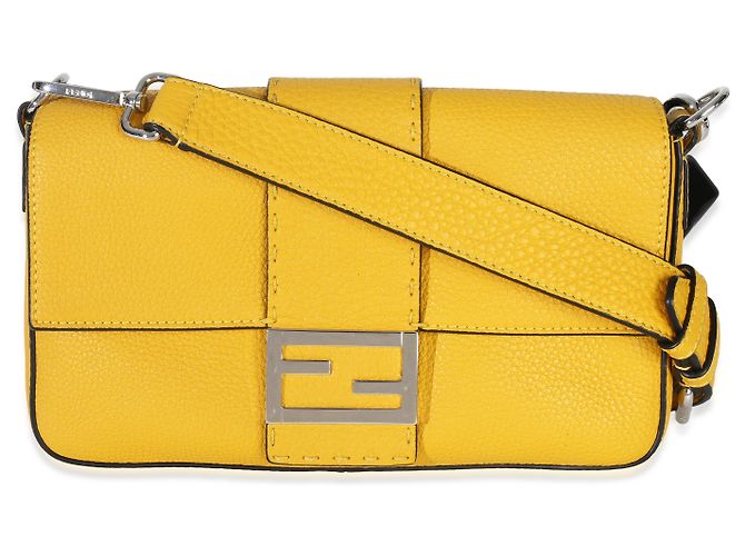 Borsa Baguette Selleria in Cuoio Romano Giallo di Fendi - vista 8
