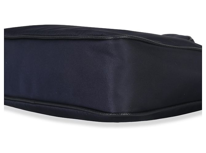 Borsa a Spalla Prada in Re-Nylon Blu e Rifiniture in Pelle Saffiano - vista 6