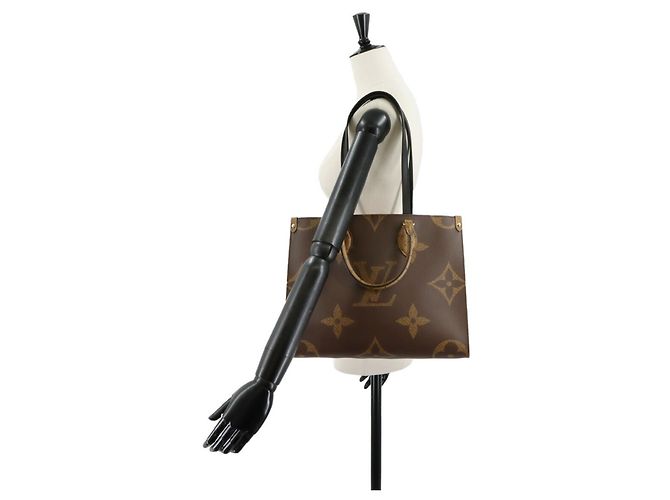 Borsa Onthego MM Monogramma Gigante Louis Vuitton - vista 9
