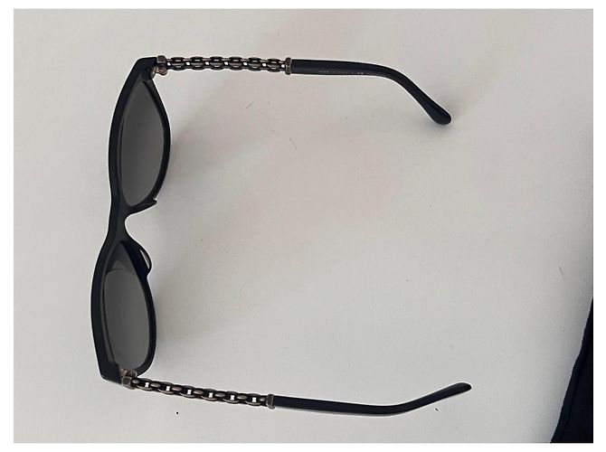 Chanel Sonnenbrille mit schwarzem Kettendetail - Ansicht 5