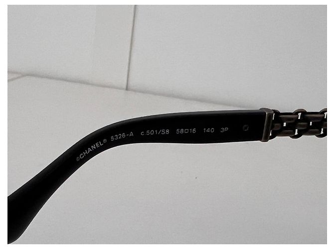 Chanel Sonnenbrille mit schwarzem Kettendetail - Ansicht 6