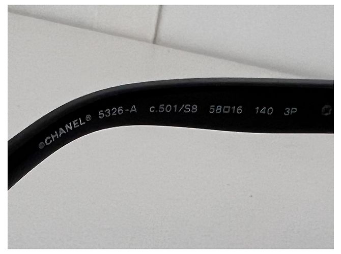 Chanel Sonnenbrille mit schwarzem Kettendetail - Ansicht 7