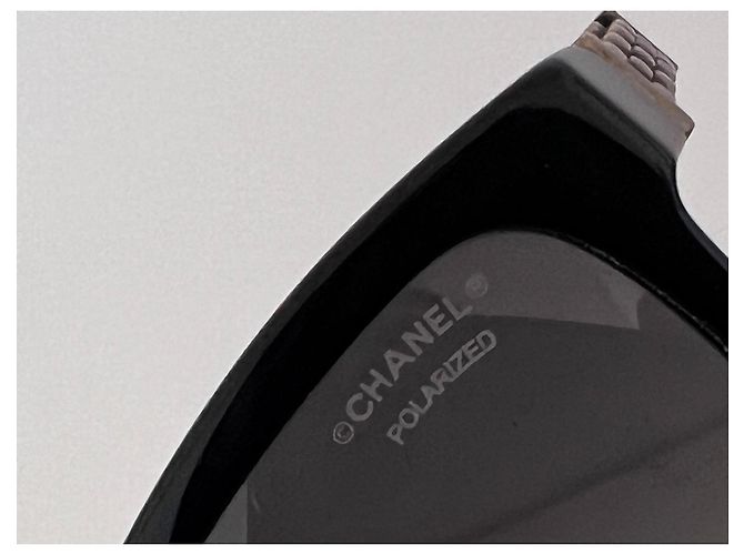 Chanel Sonnenbrille mit schwarzem Kettendetail - Ansicht 8