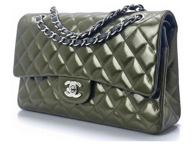 Timeless Chanel Medium Double Flap Tasche aus grünem gestreiftem Lackleder, zeitloser Klassiker mit silberner Hardware Khaki Anthrazitgrau Dunkelgrün - Ansicht 5