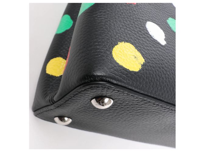 Borsa a mano 2Way Capucines MM Taurillon Louis Vuitton in nero M21663 - vista 16
