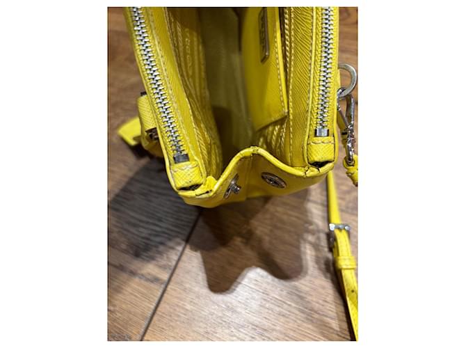 Mini borsa in pelle Saffiano Prada Giallo - vista 10