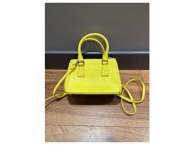 Mini borsa in pelle Saffiano Prada Giallo - vista 11