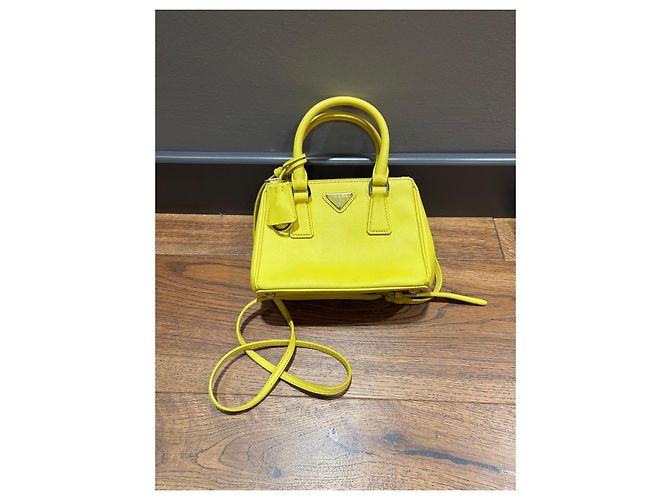 Mini borsa in pelle Saffiano Prada Giallo - vista 2