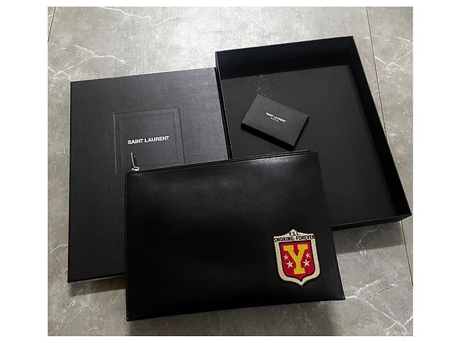 Pochete de couro preto Saint Laurent com emblema YSL - vista 3
