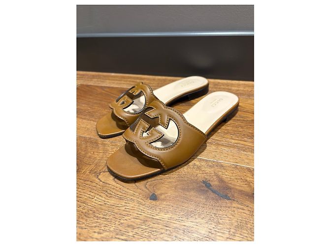 Sandálias slide GG Marmont em couro marrom Gucci - vista 7