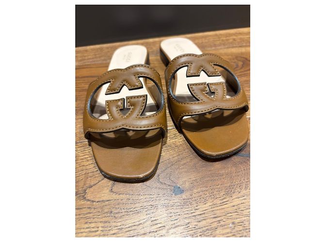 Sandálias slide GG Marmont em couro marrom Gucci - vista 8