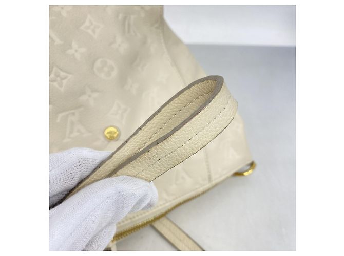 Borsa Tote Lumineuse PM in Monogram Empreinte Louis Vuitton Bianco - vista 15