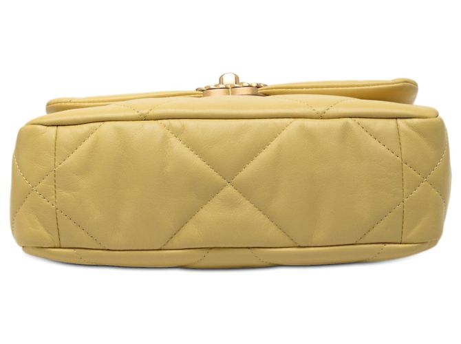 Chanel Giallo Medio Pelle di Agnello 19 Flap Senape - vista 3