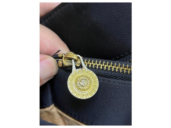Borsa Tote Medusa Sun in nylon nero Gianni Versace - vista 9