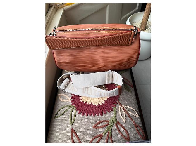 Louis Vuitton Speedy Bandoulière 20 in pelle Epi Marrone - vista 17