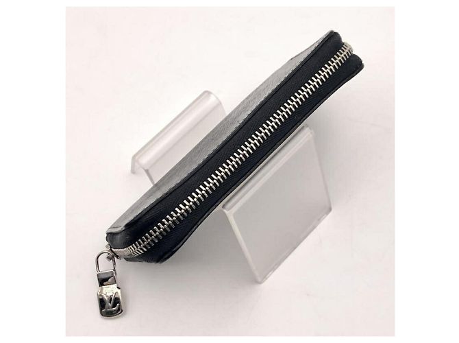 Monedero Zippy Taiga de Louis Vuitton Negro - vista 4