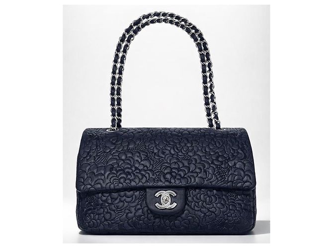 Sac Classique Intemporel Chanel Medium Double Flap en Cuir d'Agneau Noir Camélia avec Quincaillerie Argentée Bijouterie argentée - vue 4