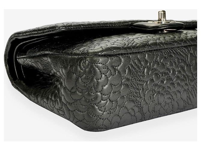 Sac Classique Intemporel Chanel Medium Double Flap en Cuir d'Agneau Noir Camélia avec Quincaillerie Argentée Bijouterie argentée - vue 6